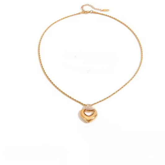 COLLIER KATE
